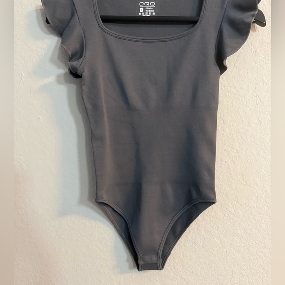 OQQ Gray Ruffled Flutter Sleeve Ribbed Bodysuit - Picture 5 of 7